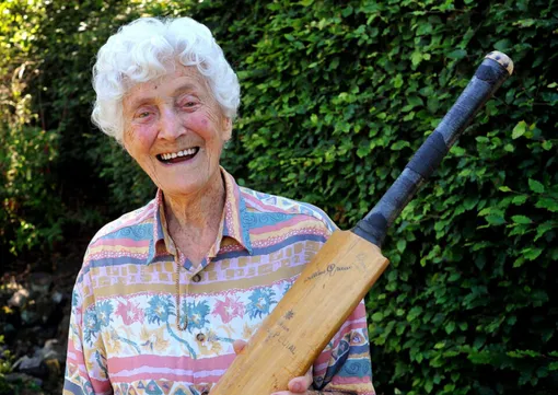 Эйлин Эш была старейшим в мире игроком в крикет