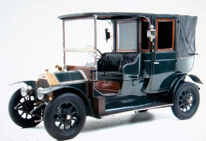 Ajax. Компания, работавшая в Цюрихе с 1906 по 1910 год и производившая легковые автомобили самых разных классов. На снимке Ajax Landaulet (1908) из коллекции Швейцарского музея транспорта.