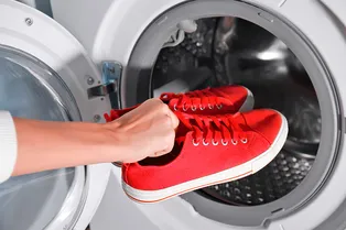 Как правильно стирать кеды и кроссовки в стиральной машине?
