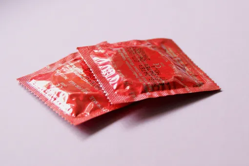 Рисковать или не стоит? Правда о просроченных презервативах