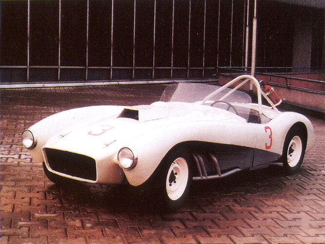 Неужели Shelby Cobra придумали в СССР? Конечно, нет, но этот советский родстер был очень на него похож. Угадаете, какая компания его выпустила?