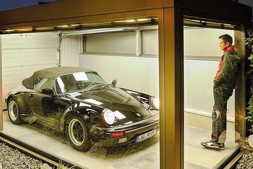 Фото: дом богача с отдельной комнатой для Porsche