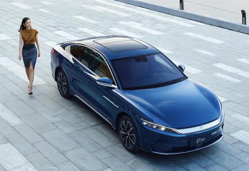 BYD Han — это прямой конкурент Tesla Model S за полцены. Размеры, мощность, динамика, технологии — на уровне американского электромобиля.