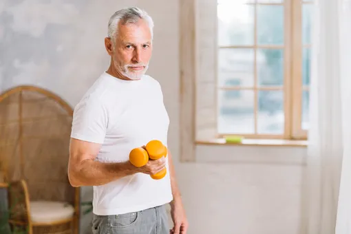 Силовая тренировка после 40 помогает остановить деградацию мышц, сбросить лишний вес и ускорить метаболизм. Все это является признаками старения. Поэтому, если накачать мышцы после 40, вы улучшите здоровье и приблизитесь к долголетию.