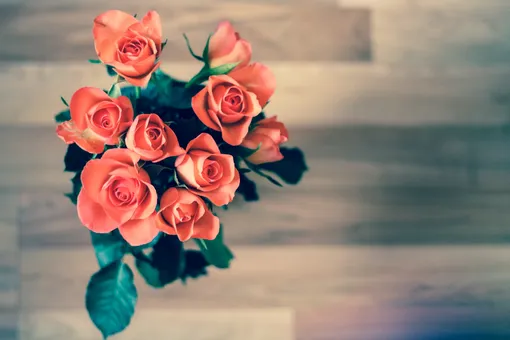 Самый простой способ – выбрать розы любимого цвета.