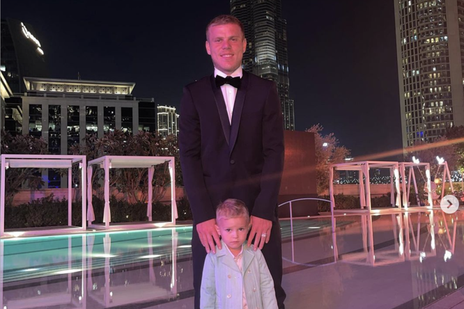 У трехлетнего сына Александра Кокорина появился свой бренд одежды