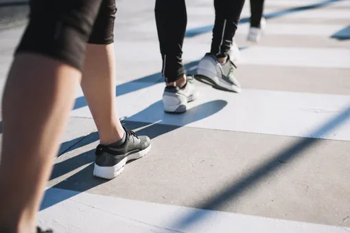 Сколько нужно ходить пешком, чтобы оставаться здоровым, если вы ведете сидячий образ жизни: меньше, чем вы думали