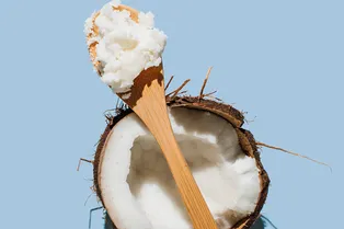 Чем полезно кокосовое масло и в каких количествах его употреблять