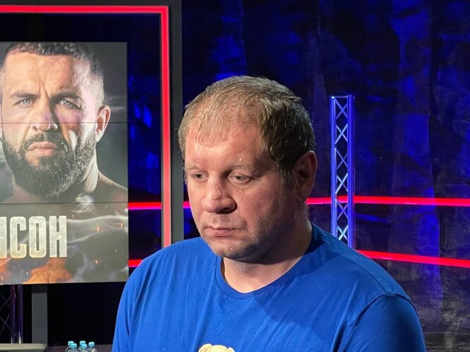 Емельяненко выглядит старым и неготовым к бою Емельяненко выглядит старым и неготовым к бою