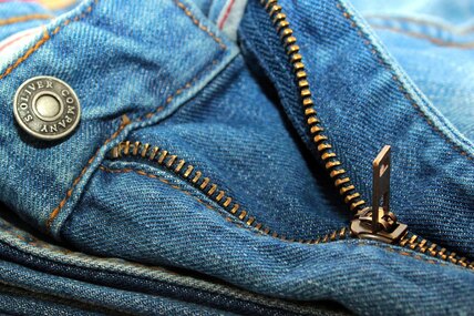 Как правильно стирать джинсы, чтобы их не испортить