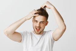 Средства для укладки волос для мужчин: список и рекомендации