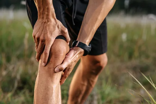 Как справиться с болью в колене: простой и эффективный способ для тех, кому больше 50 лет