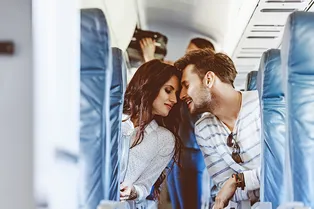Секс в самолете: как сделать так, чтобы вас никто не заметил