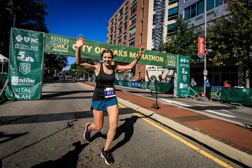 Женщина впервые в истории смогла преодолеть марафон Баркли: она пробежала 160 километров за 59 часов