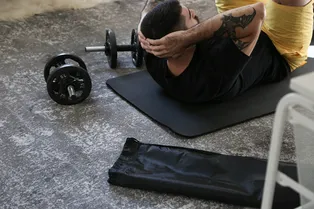 Как тренироваться дома и не беспокоить соседей: 6 лучших упражнений, которые помогут прокачать тело