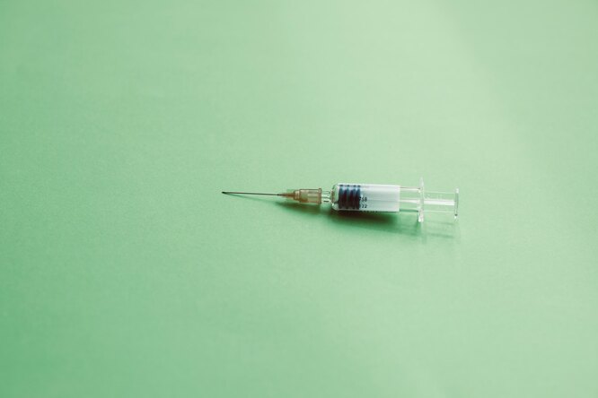Осенью — традиционная вакцинация от гриппа. Как совместить это с прививкой от COVID-19?