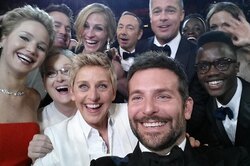 Проклятое селфи: что случилось со звездами, которые попали на вирусную фотографию с «Оскара-2014»?
