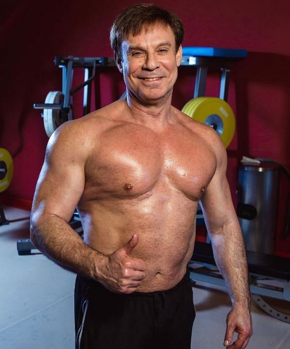 Секрет спортивной формы Ефима Шифрина в 66 лет