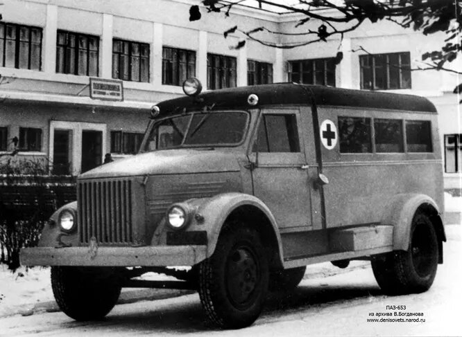 1953 год, ПАЗ-653, ранняя версия, в которой кабина представляла собой единое целое с кузовом.