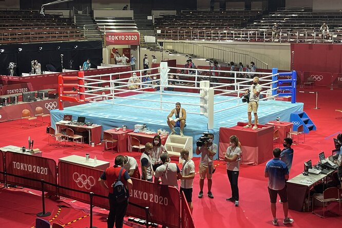 Боксер на Олимпиаде отказался покидать ринг — он устроил забастовку из-за решения рефери