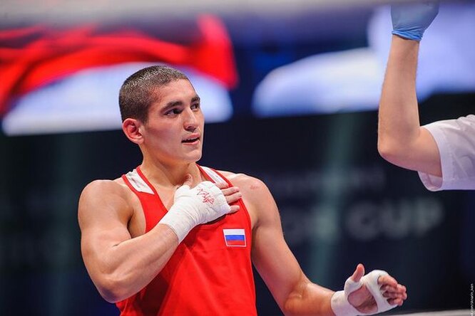 Золото в боксе: россиянин победил американца и стал олимпийским чемпионом