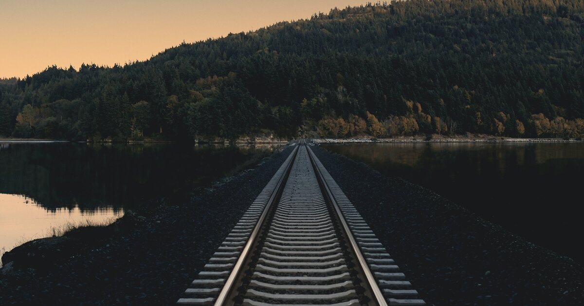 Определите по фото, в какую сторону движется поезд