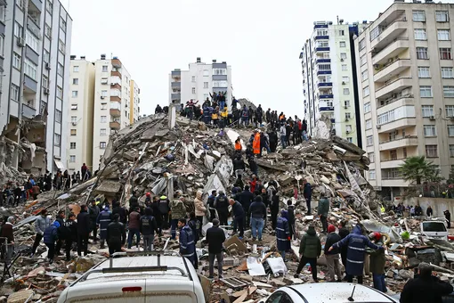 В Турции объявлен самый высокий уровень тревоги из-за мощного землетрясения: что известно прямо сейчас?