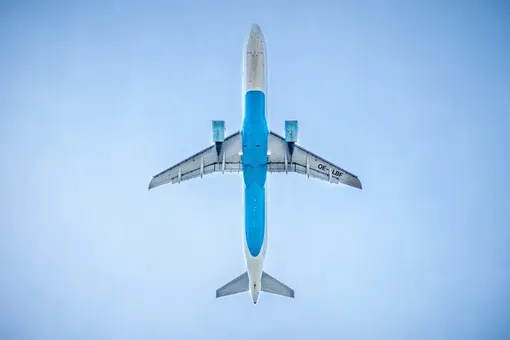 Может ли пассажирский самолет выполнить фигуры высшего пилотажа?