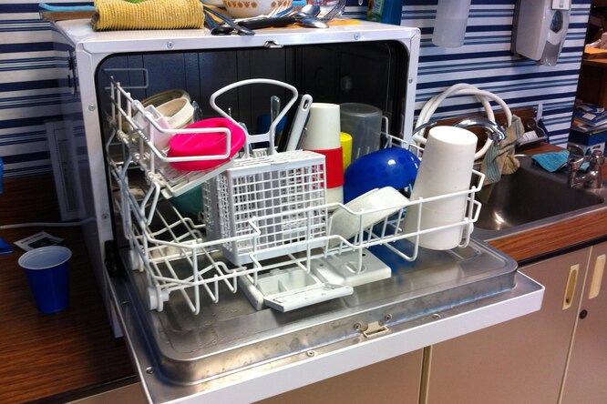 Инструменты, овощи, автозапчасти: что можно класть в посудомоечную машину?