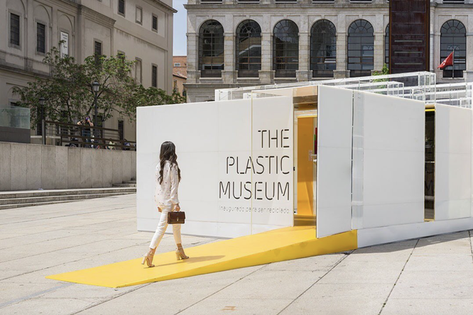 В Мадриде Музей пластика отправили на переработку вместе с экспонатами