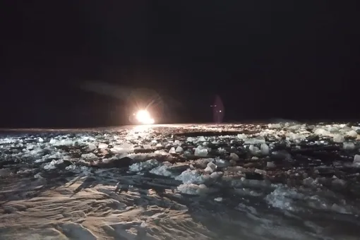 Вертолет Ми-8 МЧС рухнул под лед в Карелии: экипаж погиб, у следствия три версии трагедии
