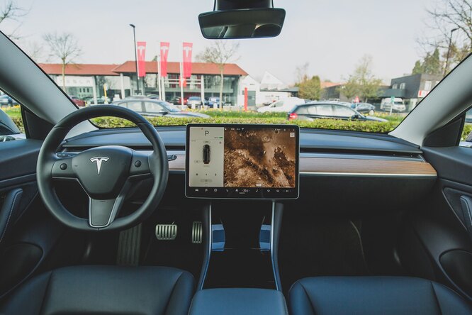 Tesla задействовала камеры в салонах для контроля водителя в режиме автопилота Tesla задействовала камеры в салонах для контроля водителя в режиме автопилота