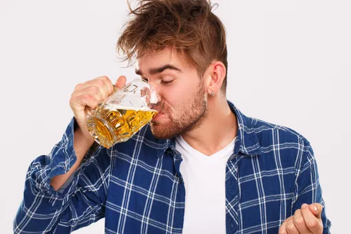 Что будет, если пить алкоголь перед сном: врач назвал смертельную дозу спиртного