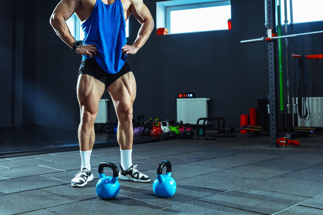 Как добить мышцы всего низа в день ног: попробуйте эти 2 огненных упражнения с гирей