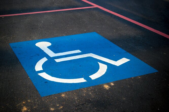 В жилом комплексе Австралии убрали все стоянки для людей с инвалидностью