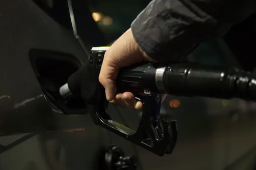 Бензин в России дороже, чем в Америке — почему?