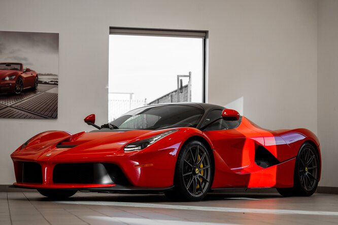 Ferrari проведет модный показ с участием своих автомобилей Ferrari проведет модный показ с участием своих автомобилей