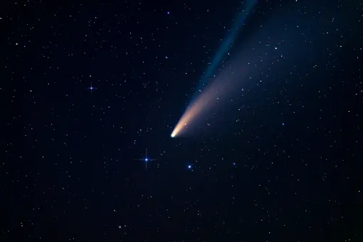 Комета дьявола приближается к Земле: она в 3 раза больше Эвереста, а увидеть ее в небе можно будет без телескопа