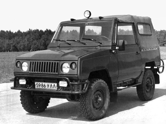 1985 год, УАЗ-3171 «Симбир». Второй опытный образец. Машину разрабатывали с 1980 года, а пошла она в серию   совершенно в другом дизайне и исполнении   лишь в 2000-м. 