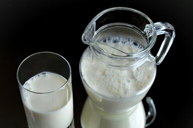 Правда ли, что молоко — бесполезный для взрослых людей напиток?
