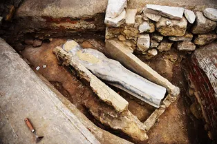 Саркофаг в Перхушково: что известно о таинственной 600-летней находке из Подмосковья
