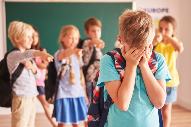 Вашего ребенка «травят» одноклассники: как это определить и что делать?