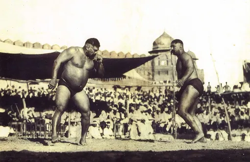 Великий Гама со своим братом во время показательных выступлений. Нью-Дели, начало 1940-ых гг.