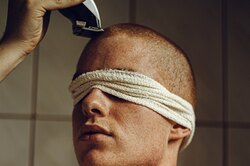 Какие две вещи должны помнить мужчины, которые обрили волосы на голове полностью