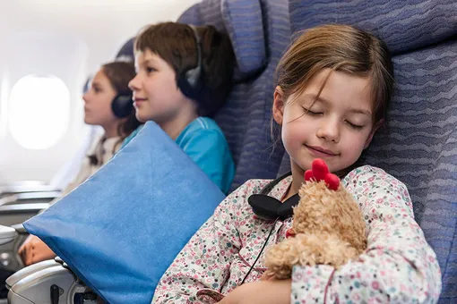 дети самолет девочка спит ребенок