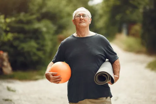 Регулярные физические нагрузки укрепляют сердце, что особенно важно в зрелом возрасте