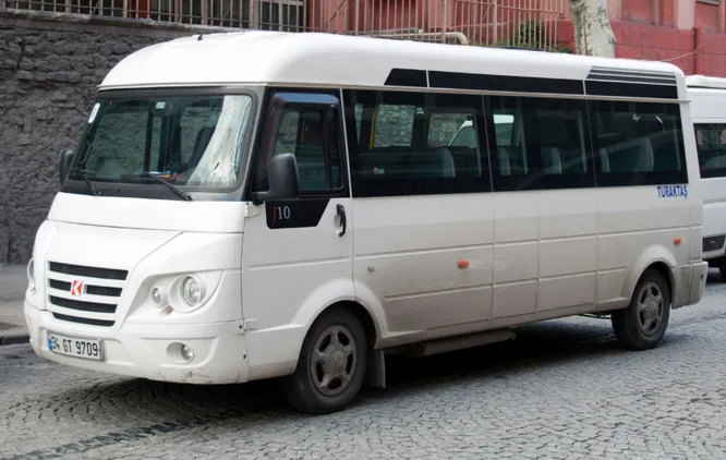 Karsan основанный в 1966 году по лицензии Peugeot завод. Производит микроавтобусы под своим брендом, а также собирает аналогичные модели Peugeot, Hyundai, Citroёn, Renault и так далее. На снимке модель Karsan J10 (2010).