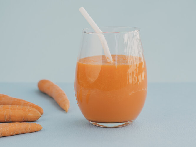 Тартроновая кислота, которая содержится в моркови, замедляет процесс превращения углеводов в жир в условиях диеты с дефицитом жиров