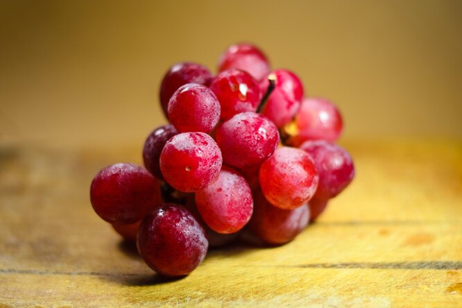 В Японии продали на аукционе гроздь винограда за 12,7 тысячи долларов