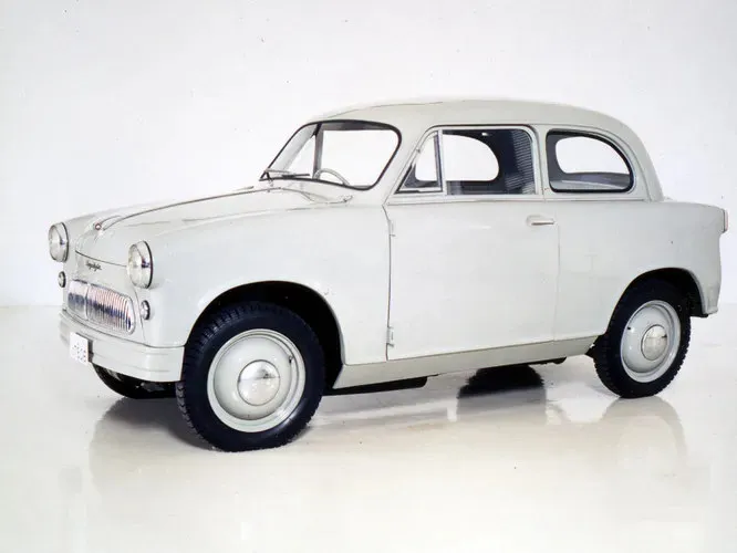 Suzulight. Подбренд компании Suzuki, под которым она производила малолитражки в середине 1950-х годов. Аналогичные подбренды были у многих компаний например, Toyopet и Toyoace (нетрудно догадаться о том, что это Toyota). На снимке Suzulight SS (1955).